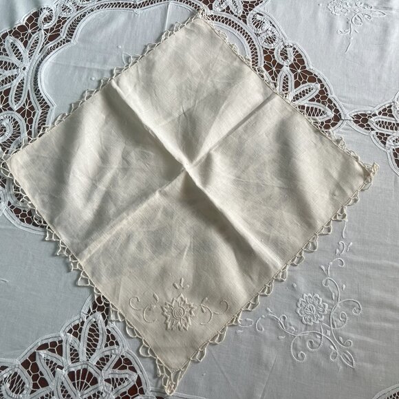Vintage Linen Dinner Napkins Tatted Crocheted Edge Embroidered Set of 5 - Picture 6 of 11